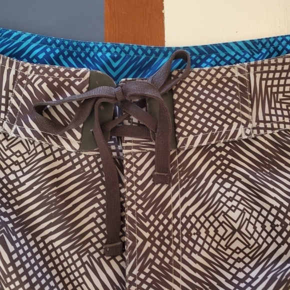 Under Armour Board Shorts‎ Mens 34 Gray Geometric Unlined Hybrid - Picture 3 of 10